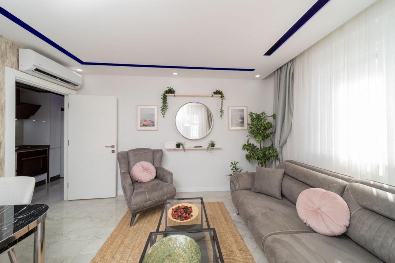 Modern Flat Near Beach In Antalyaアパートメント エクステリア 写真